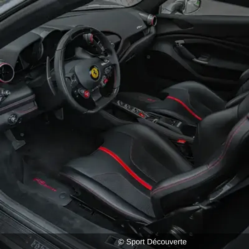 Balade en Ferrari F8 Spider à Paris