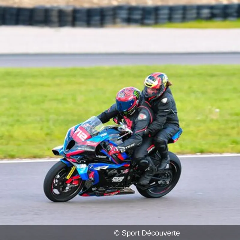 Baptême Sensations Moto en BMW S1000 RR sur le circuit de Vaison Piste