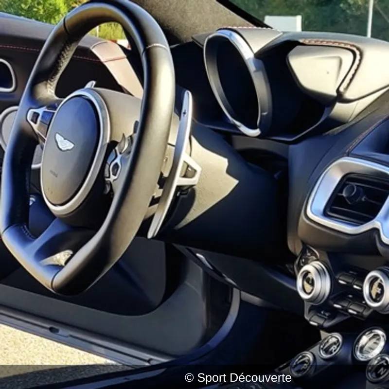 Coffret Pilotage Aston Martin sur le circuit Haute-Saintonge