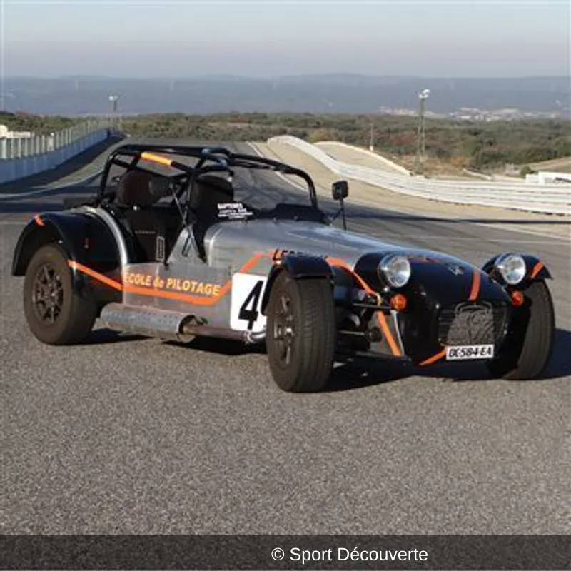 Coffret Pilotage Caterham sur le circuit de Lédenon