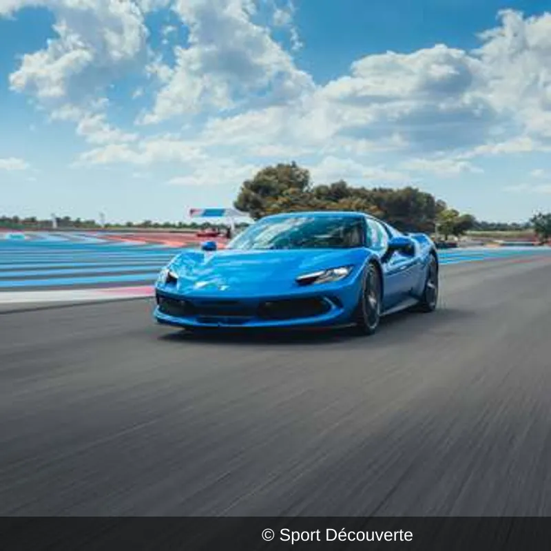 Coffret Pilotage en Ferrari 296 GTB sur le circuit de Pau-Arnos