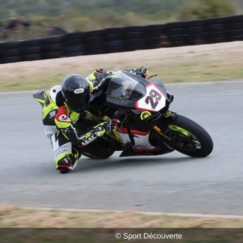 Coffret Pilotage Moto sur le circuit de Lédenon