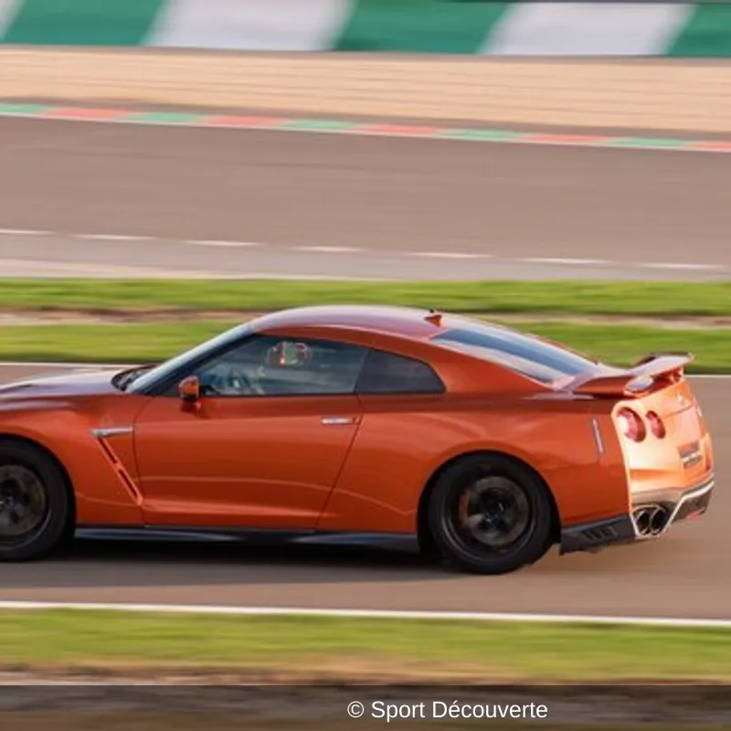 Coffret Pilotage Nissan GT-R sur le circuit de Lohéac