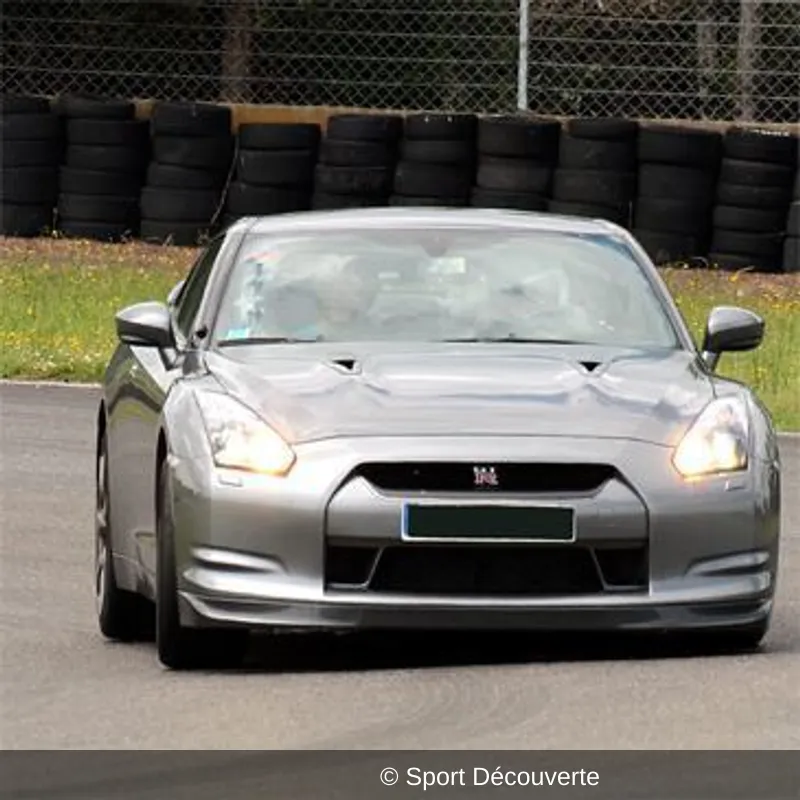 Coffret Pilotage Nissan GT-R sur le circuit de Nogaro