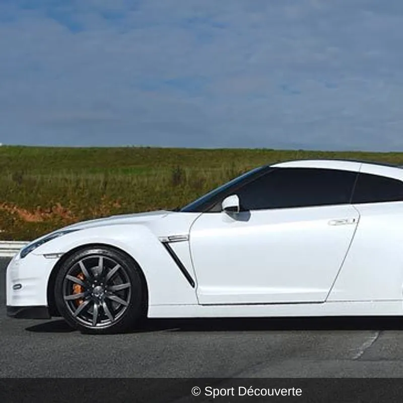 Coffret Pilotage Nissan GT-R sur le circuit du Bourbonnais