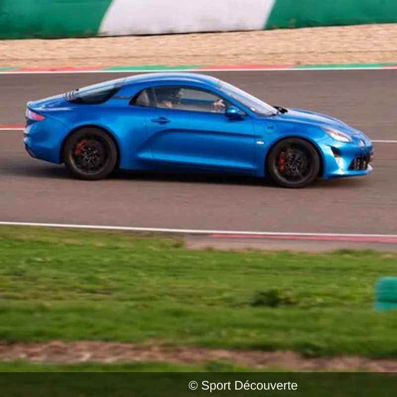 Pilotage Alpine A110S sur le circuit du Roussillon