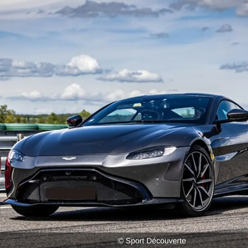 Pilotage Aston Martin Vantage sur le circuit de Magny-Cours