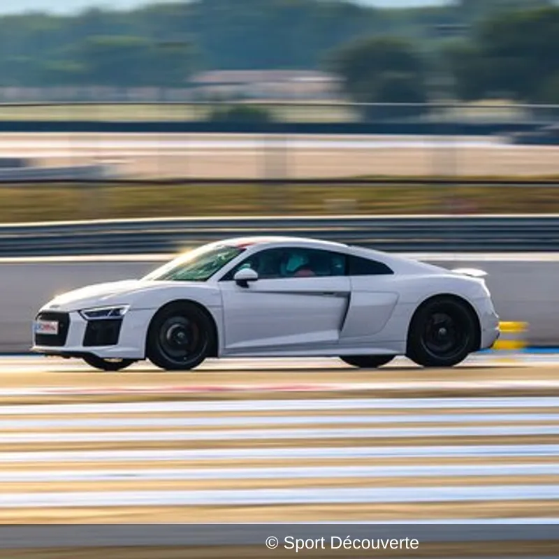Pilotage Audi R8 V10 sur le circuit de Mireval