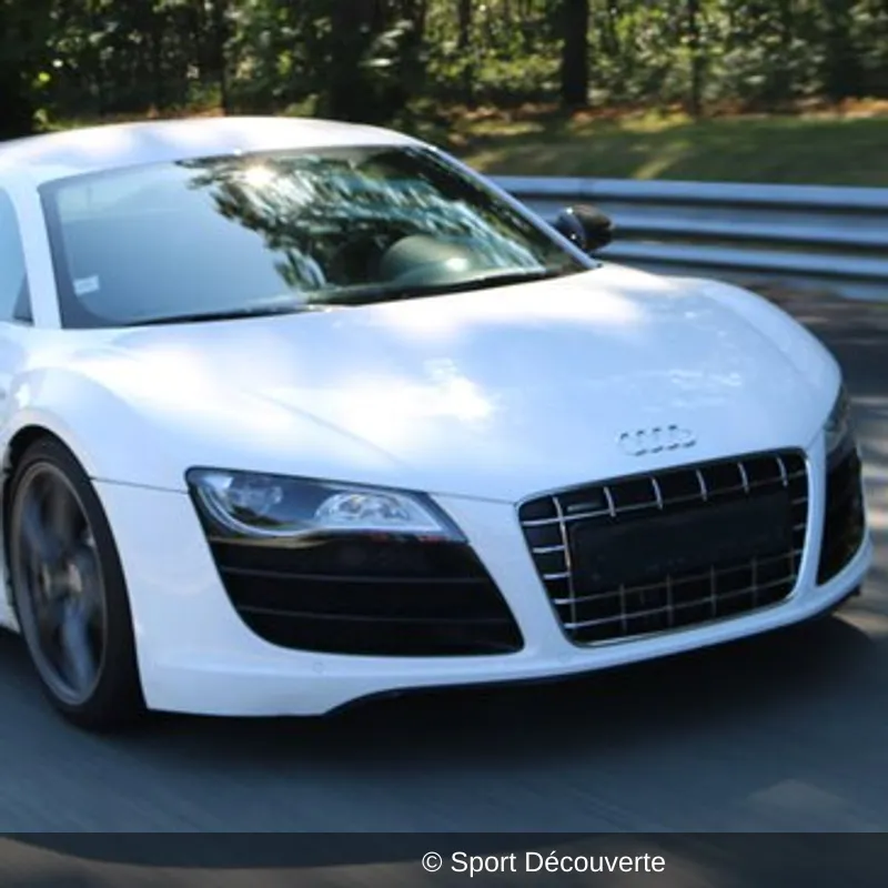 Pilotage Audi R8 V10 sur le circuit du Mas du Clos