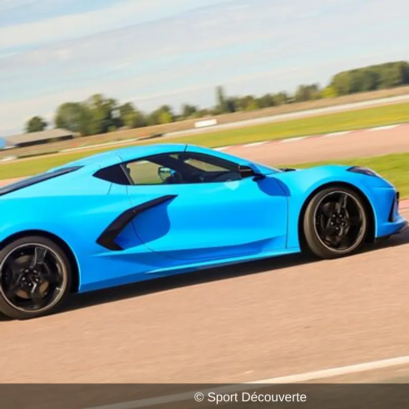 Pilotage Corvette C8 sur le circuit de Montlhéry