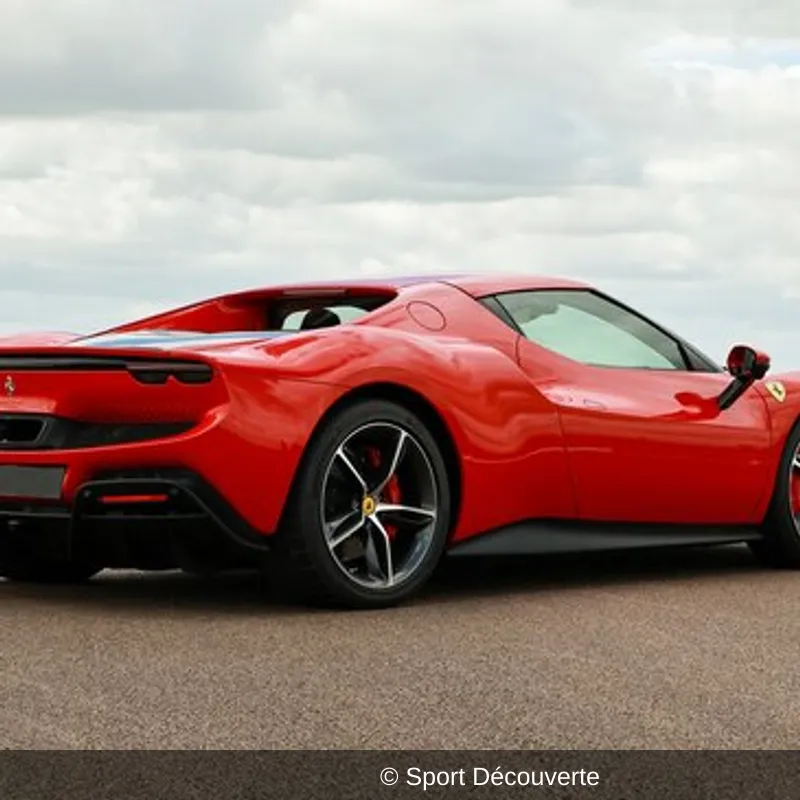 Pilotage Ferrari 296 GTB sur le circuit de Haute-Saintonge