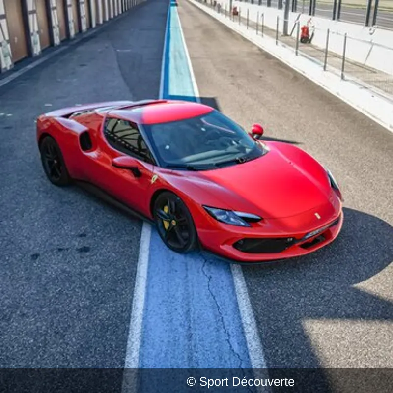 Pilotage Ferrari 296 GTB sur le circuit de Lurcy-Lévis