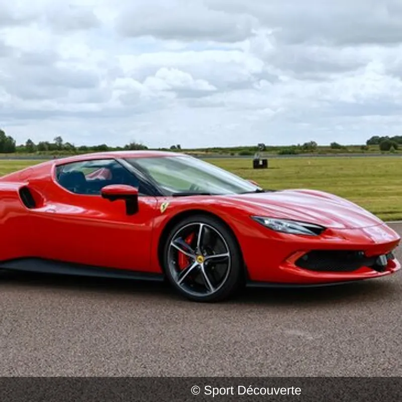 Pilotage Ferrari 296 GTB sur le circuit du Bourbonnais