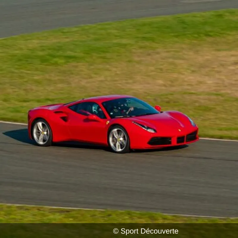 Pilotage Ferrari 488 GTB sur le circuit de Haute-Saintonge