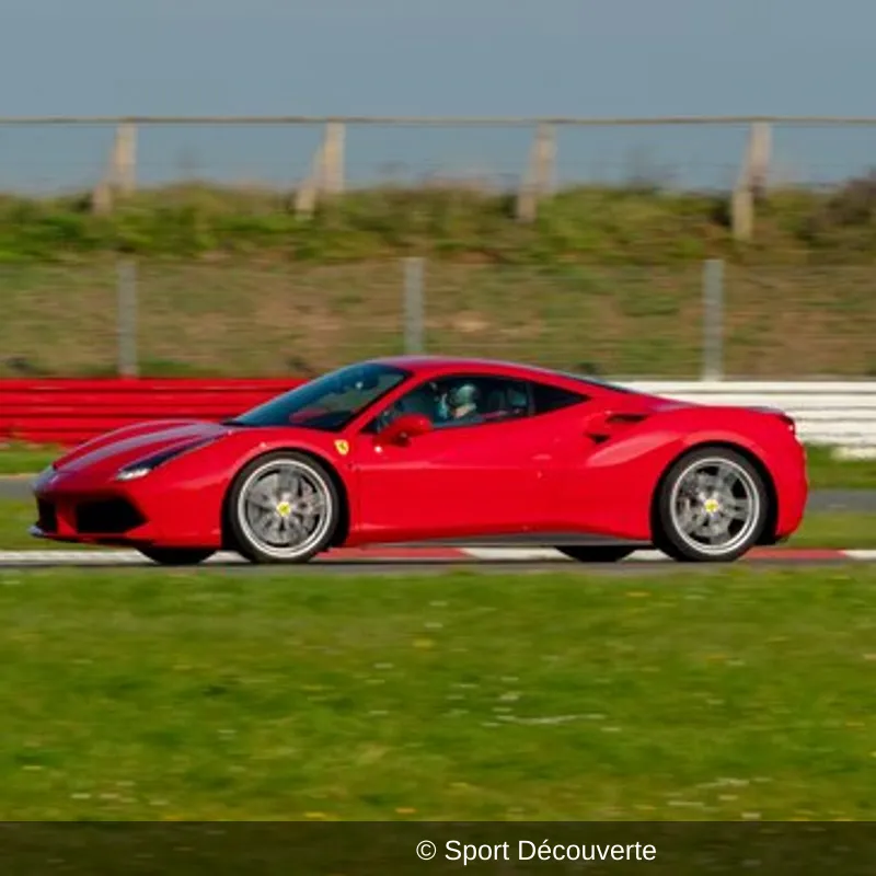 Pilotage Ferrari 488 GTB sur le circuit de Monthléry