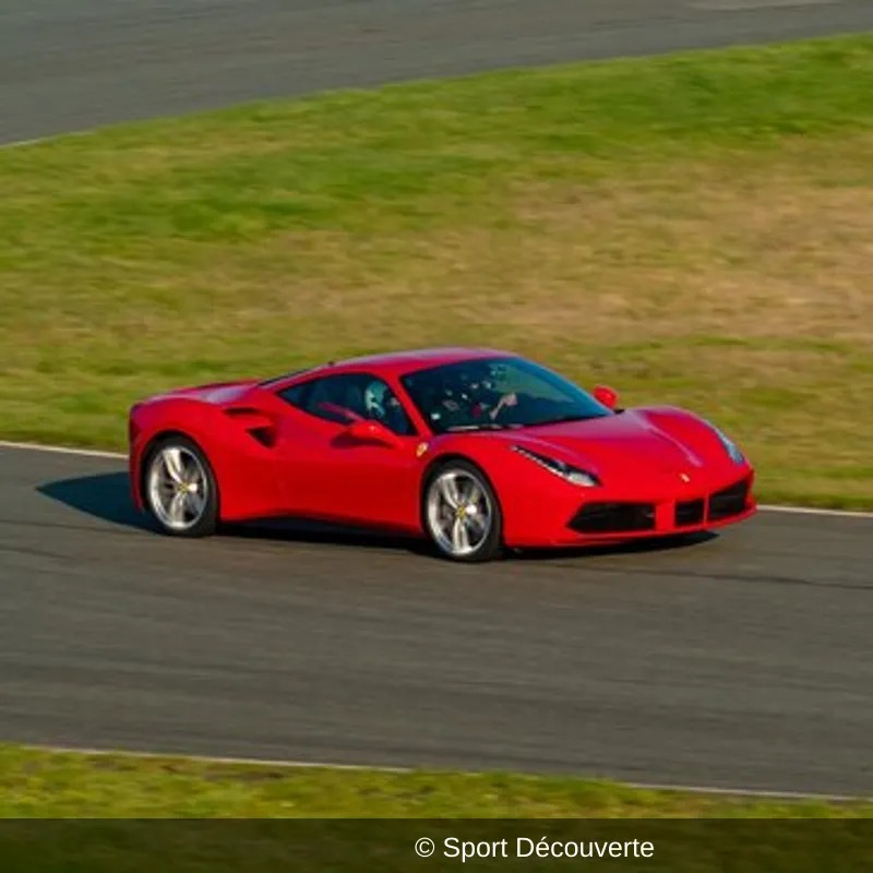 Pilotage Ferrari 488 GTB sur le circuit de Saint-Laurent-de-Mûre