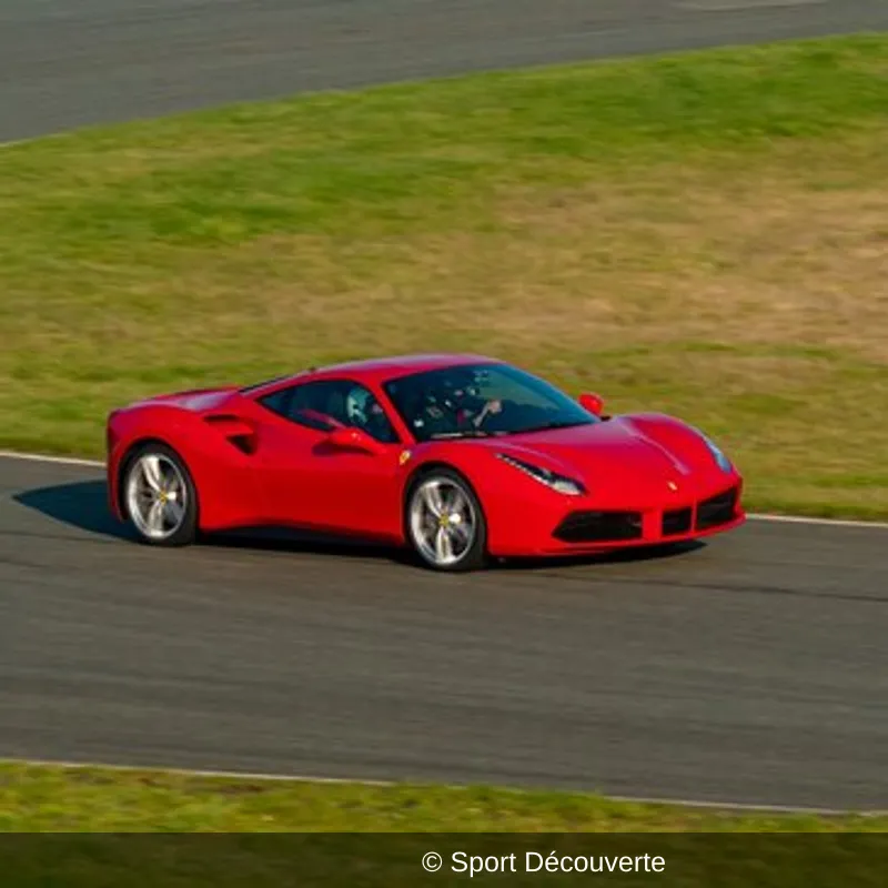 Pilotage Ferrari 488 GTB sur le circuit de Trappes