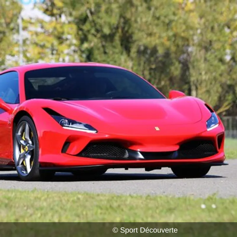 Pilotage Ferrari F8 Tributo sur le circuit de Trappes