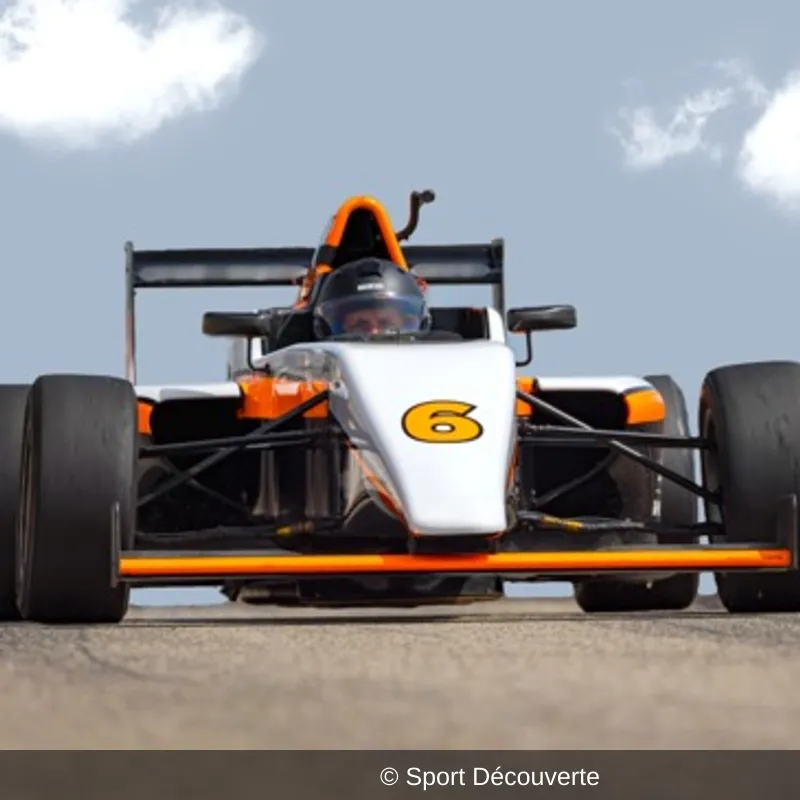 Pilotage Formule 4 sur le circuit de Lédenon
