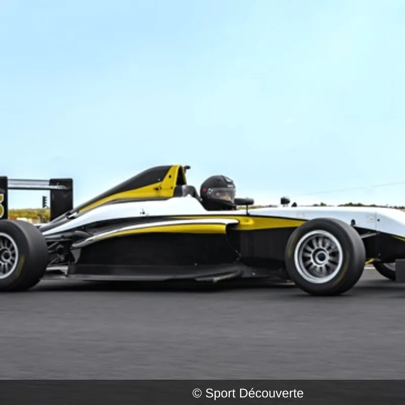 Pilotage Formule 4 sur le circuit du Val de Vienne