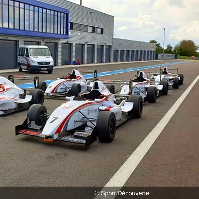 Pilotage Formule Renault 2000 sur le circuit de Dijon-Prénois