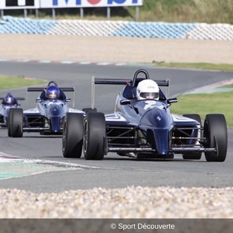 Pilotage Formule Renault sur le circuit de Haute-Saintonge