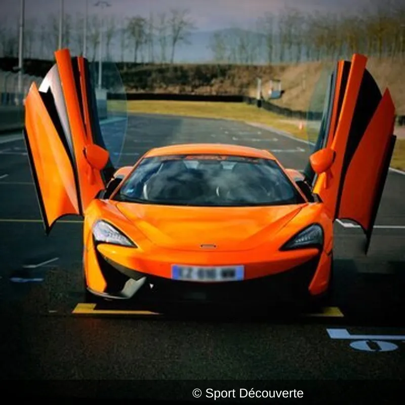 Pilotage McLaren 540C sur le circuit de Lurcy-Lévis