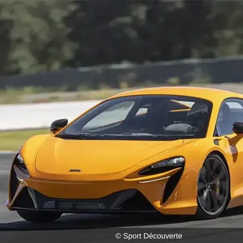 Pilotage McLaren Artura - Circuit de Fontenay-le-Comte