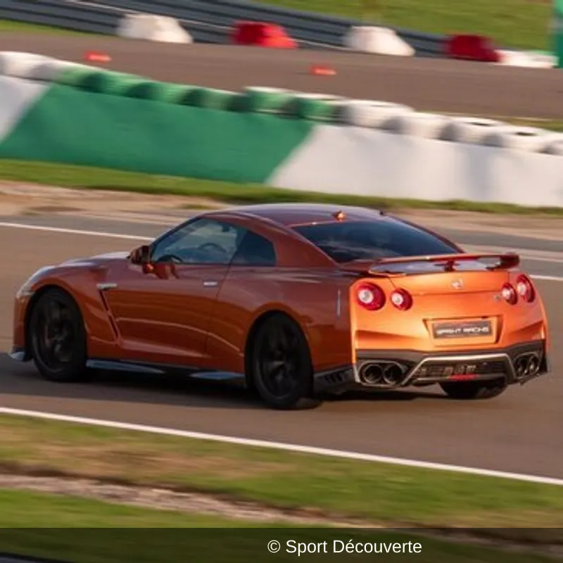 Pilotage Nissan GT-R sur le circuit de Folembray