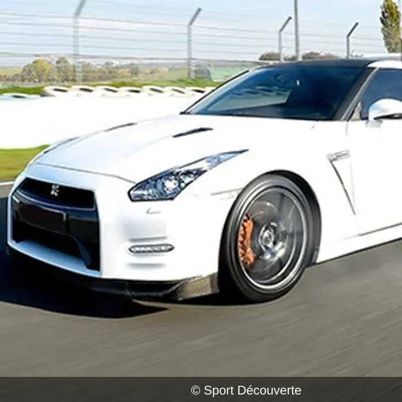 Pilotage Nissan GT-R sur le circuit de Haute-Saintonge