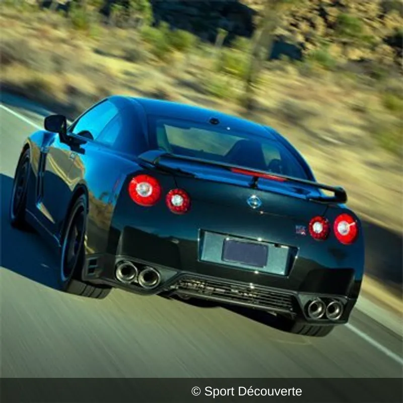 Pilotage Nissan GT-R sur le circuit de Saint Laurent de Mûre