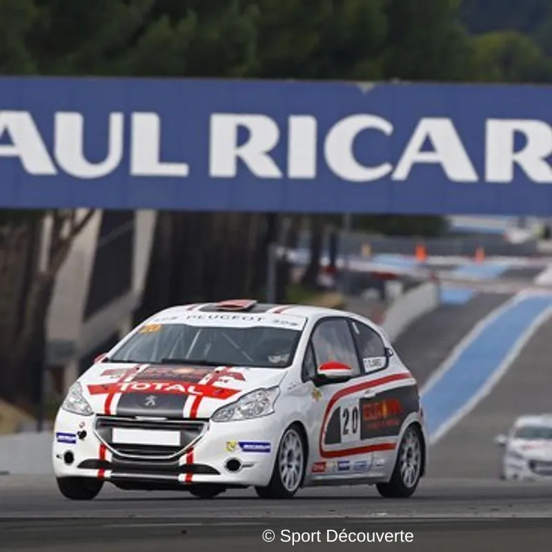 Pilotage Peugeot 208 Racing sur le circuit du Castellet
