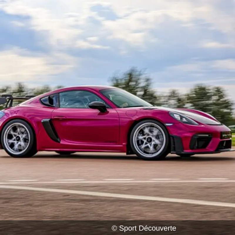 Pilotage Porsche 718 Cayman GT4 RS sur le circuit de Ladoux