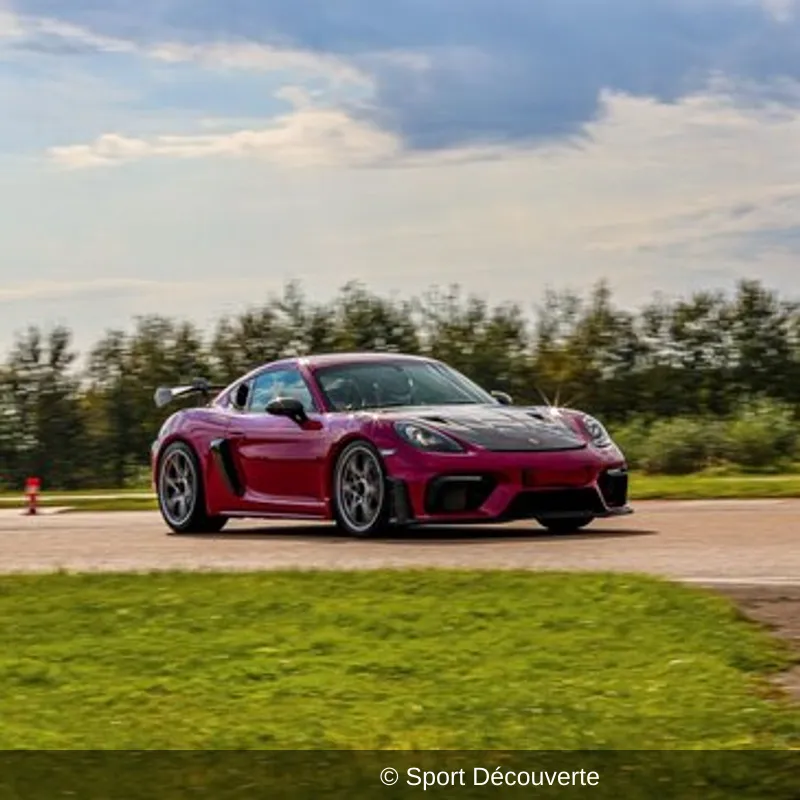 Pilotage Porsche 718 Cayman GT4 RS sur le circuit de Montlhéry