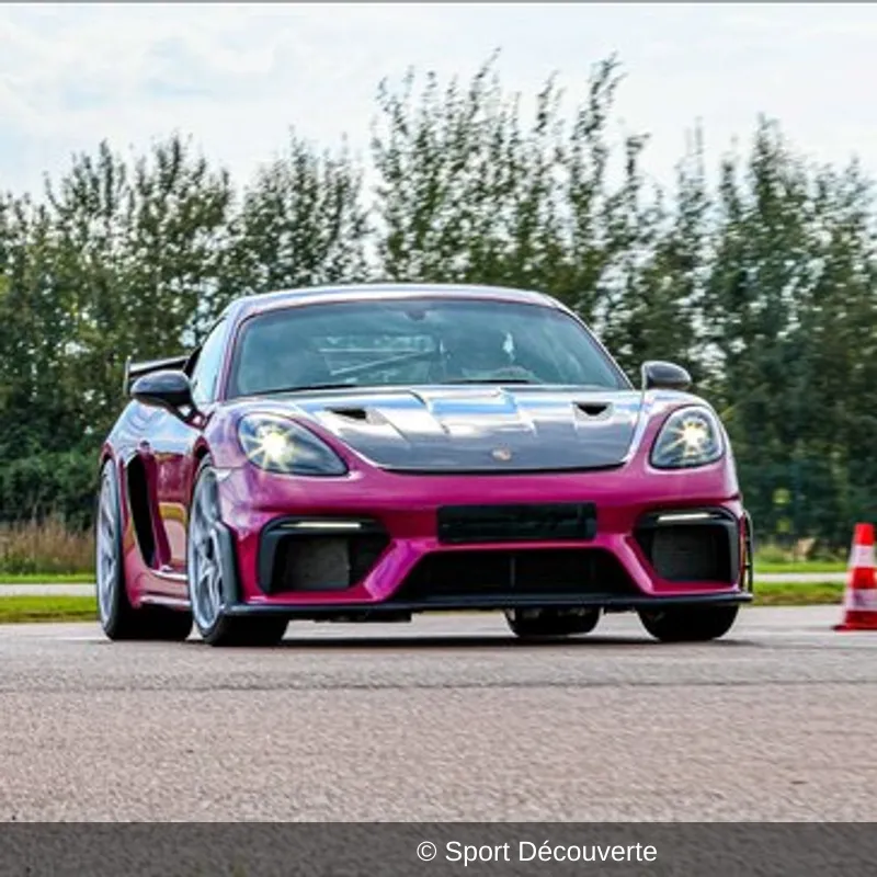Pilotage Porsche 718 Cayman GT4 RS sur le circuit de Trappes