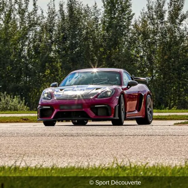 Pilotage Porsche 718 Cayman GT4 RS sur le circuit St-Laurent-de-Mure