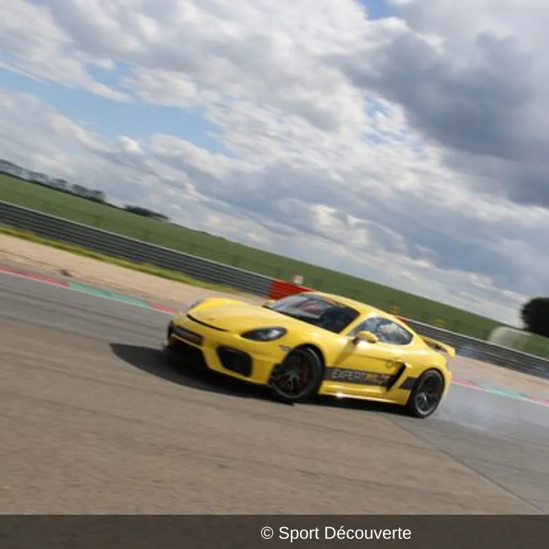 Pilotage Porsche GT4 sur le circuit de Saint-Dié-des-Vosges