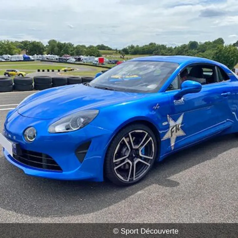 Pilotage pour Enfant en Alpine A110 sur le circuit de Haute Saintonge
