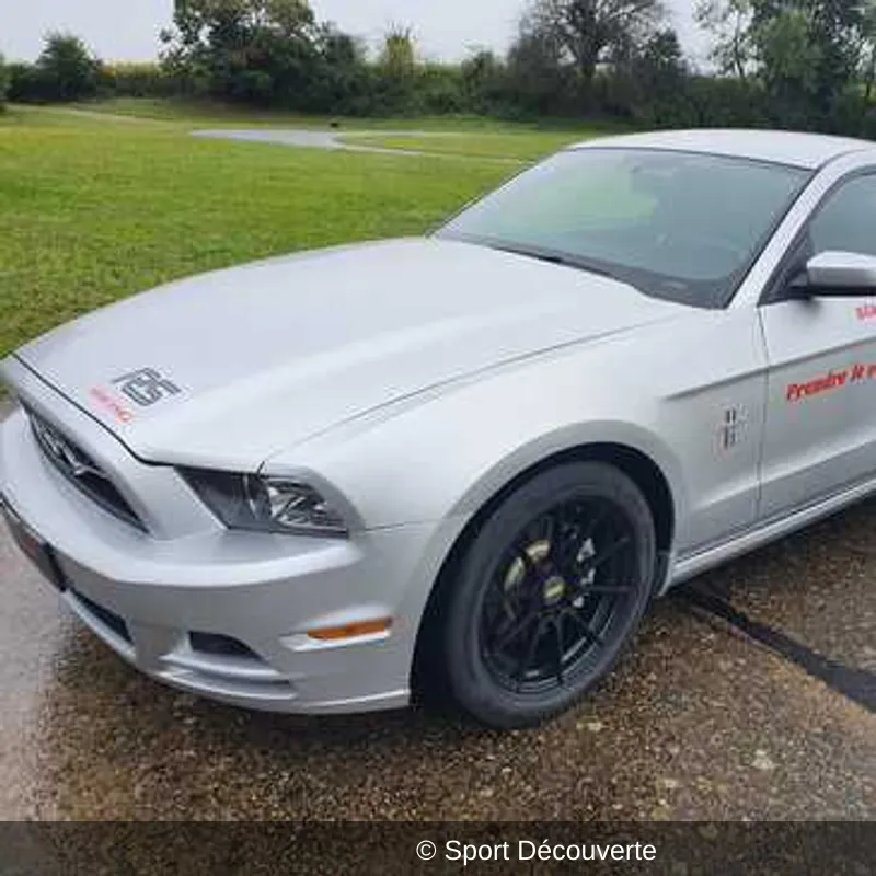Pilotage pour Enfant en Ford Mustang sur le circuit de Thurigneux