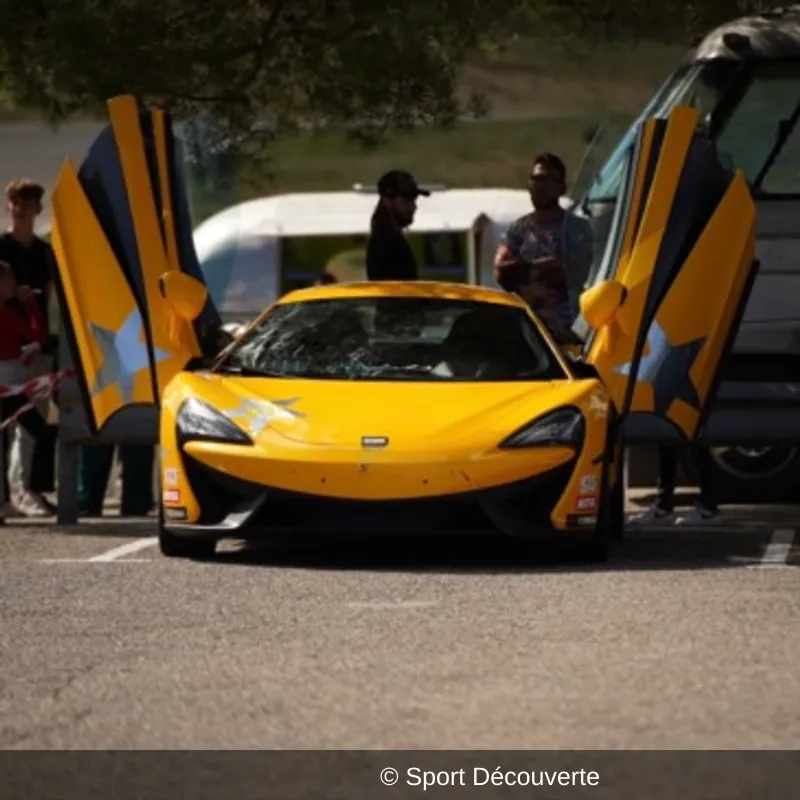 Pilotage pour Enfant en McLaren 540C sur le circuit de Haute Saintonge