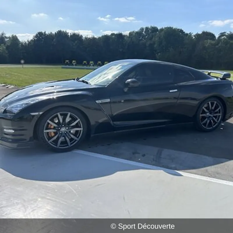 Pilotage pour Enfant en Nissan GTR sur le circuit de Lédenon