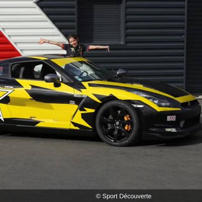 Pilotage pour Enfant en Nissan GTR sur le circuit de Saint-Dié des Vosges