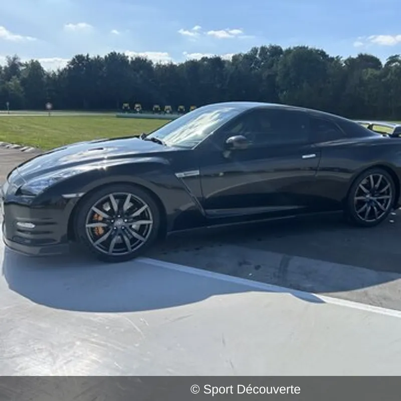 Pilotage pour Enfant en Nissan GTR sur le circuit de Thurigneux