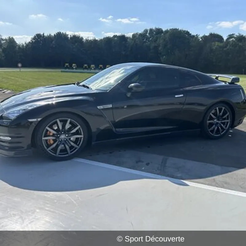 Pilotage pour Enfant en Nissan GTR près de Melun