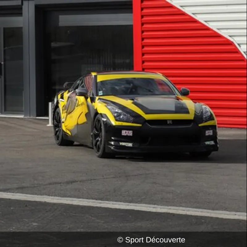 Pilotage pour Enfant en Nissan GTR près d’Orléans