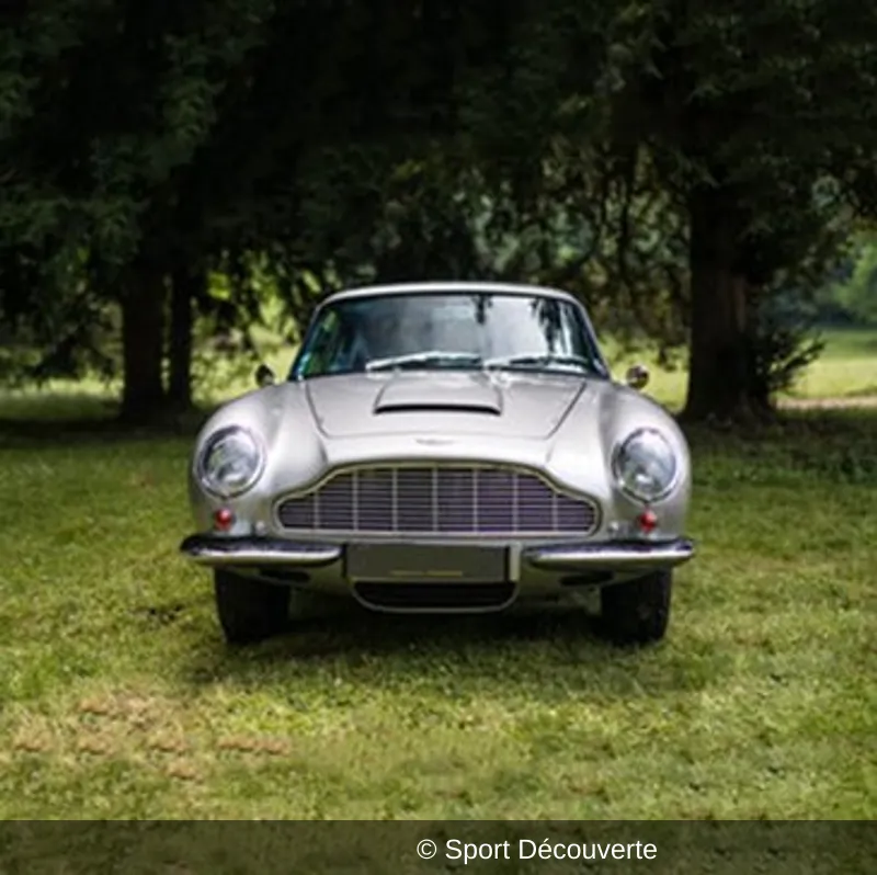 Pilotage sur Route en Aston Martin DB6 à Tours