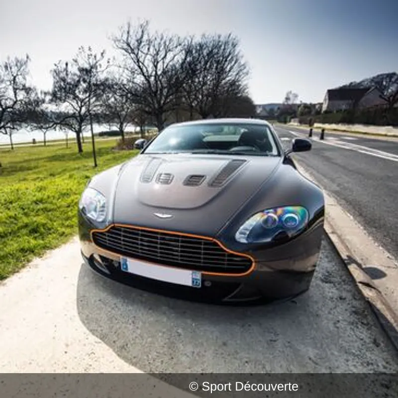 Pilotage sur Route en Aston Martin V12 Vantage à Tours