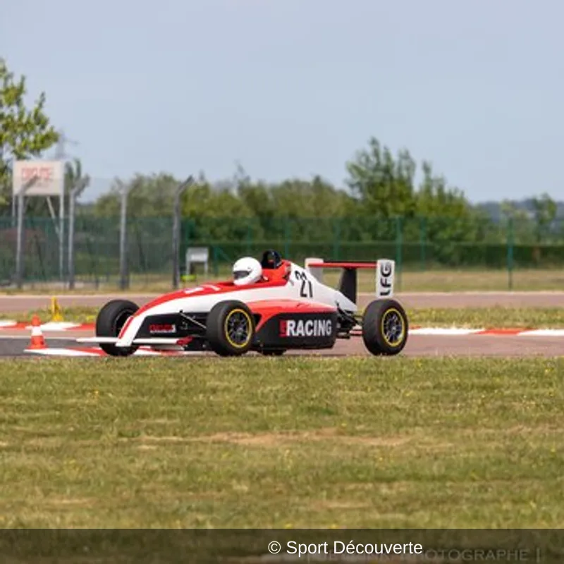 Stage Formule Renault sur le circuit de la Ferté Gaucher