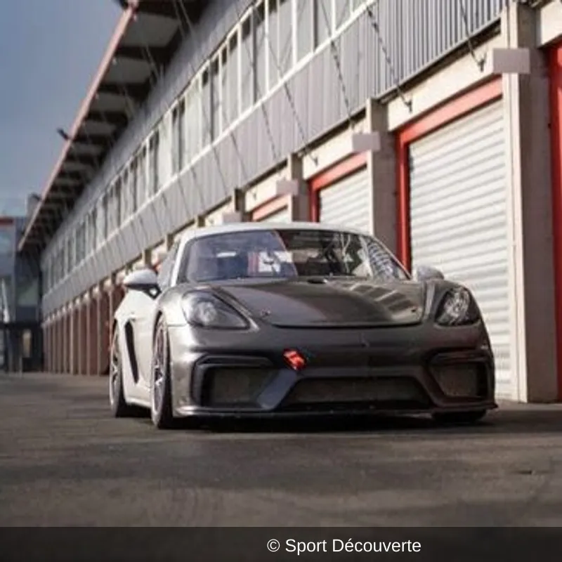 Stage Porsche 718 Cayman GT4 Clubsport MR sur le circuit Magny-Cours